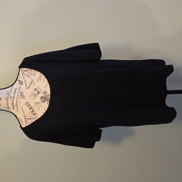 Black Scoop-Neck Tee - Picture 1 of 5